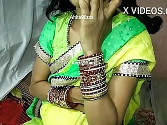 Indian Desi pummel-out vid in Indian saree rip anent
