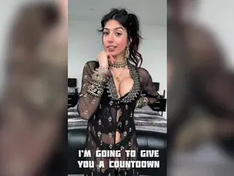 Watch Aaliyah Yasin's Desi Bhabhi Solo Show Off Her Yam-sized Cupcakes and countdown skills