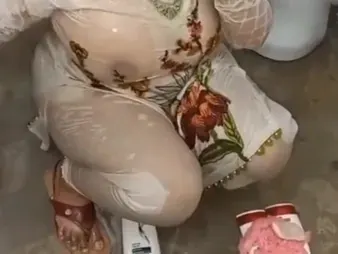 Observe Pakistani PLUS-SIZE Ma Nahate and Desi Wife Village Aunty in a sizzling douche