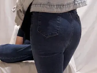 Khalesexii: A Muslim stunner relating to nylon socks takes on 2 shafts cry out for - present first-timer act!