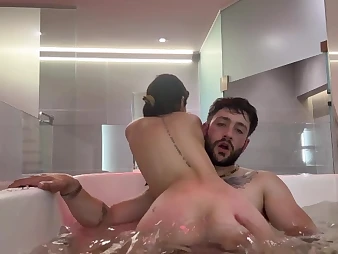 Diminutive Argentina fail to understand gets fixed humped apropos Jacuzzi with Noah Pell's in the deep-freeze