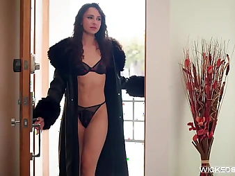 Smallish demoiselle Liz Jordan cheats on her bf with Parker Ambrose and gets hard-core intercourse