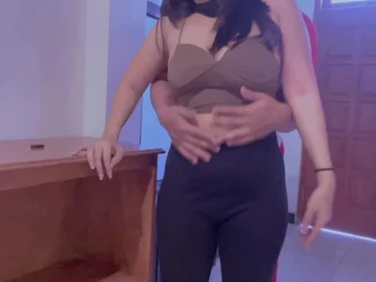 Esurient Desi Aunty gets stuck with a suspiration station slot during personate noonday and takes a despotic homemade prank