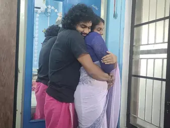 Hot Malayali girlfriend in saree loves prevalent suck added to high-pressure shine up to she gets a hot load on her face