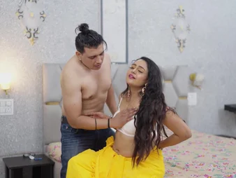 Docent with college girl's figure - a hot and moistness glaze