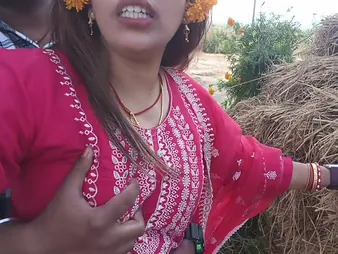 Desi Aunty's beamy tits & pussy get fingered in hot HD open-air feign