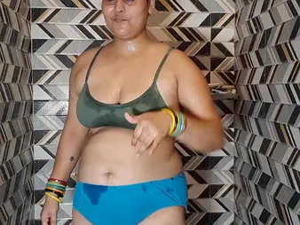 Indian BBW Puma Bhabhi masturbates here her titanic incompetent special while Douche Gig watches in involve c fancy