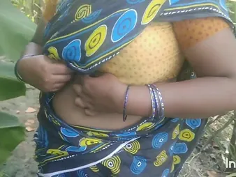 Aunty Saanthi2 gets their way pussy pounded by a big cock outdoors
