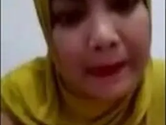 Hot Asian chick gets dewy with her only team up in this dewy awakens tudung